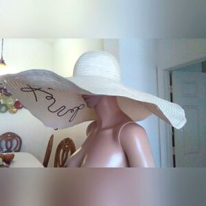 BNWT HUGE BRIM HAT BY ODIVA ( DO NOT DISTURB) BEIGE STRAW WOVEN